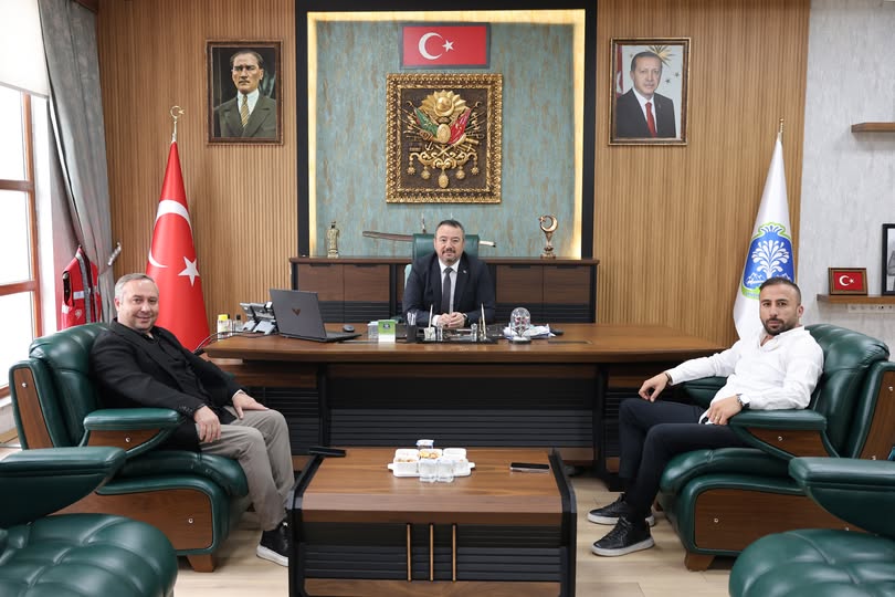 Sandıklı Belediye Başkanı Adnan Öztaş, İlçe Esnafını Makamında Ağırladı