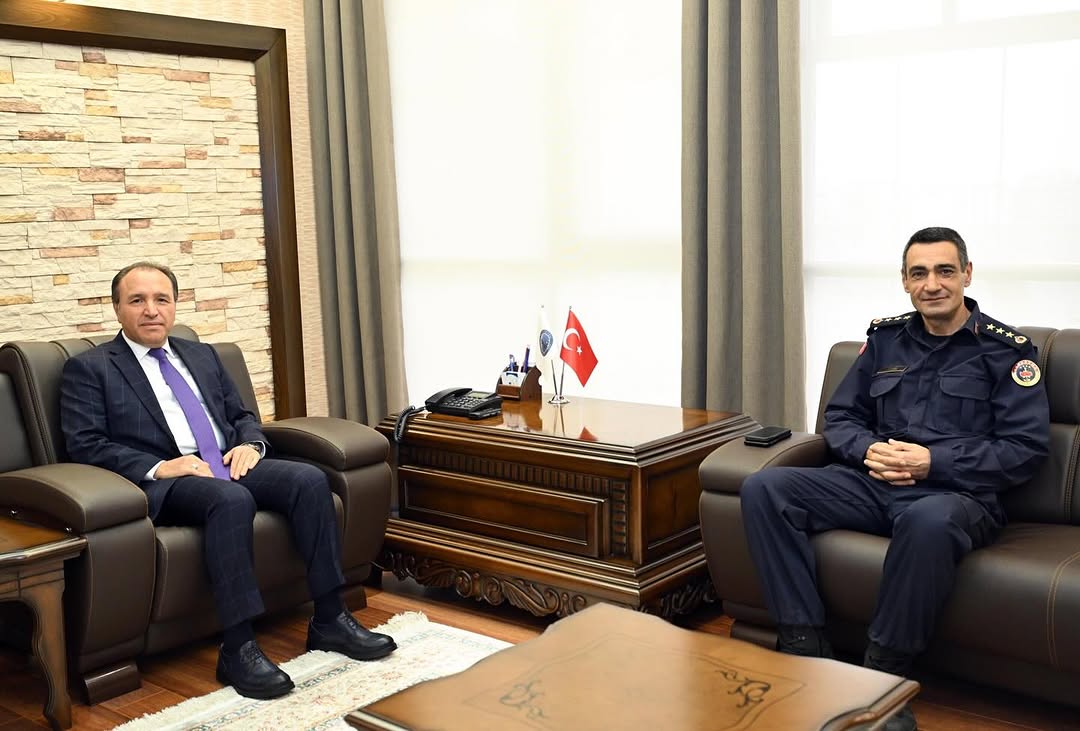 Afyonkarahisar İl Jandarma Komutanı Albay Murat Kaya, AKÜ Rektörü Karakaş'ı Ziyaret Etti