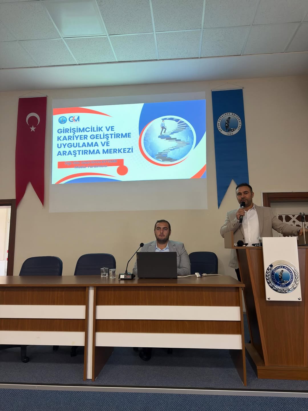 Afyon Kocatepe Üniversitesi'nde İş İlanları Platformları ve Kariyer Fırsatları Konferansı Düzenlendi