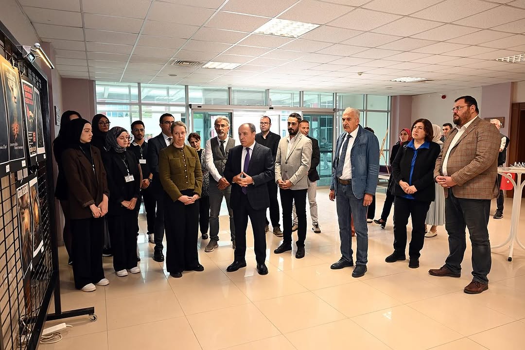 AKÜ Rektörü Prof. Dr. Karakaş, GSF Öğrencileriyle 