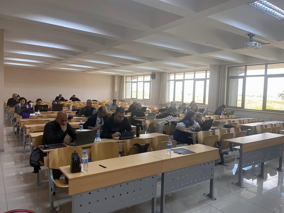 AKÜSEM Mesleki Gelişim Eğitimlerine Devam Ediyor