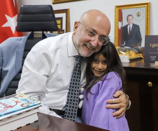 AK Parti Afyonkarahisar İl Başkanlığı'na Minik Ziyaretçi