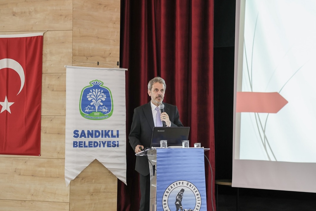 Sandıklı'da Yunus Emre Konferansı Düzenlendi