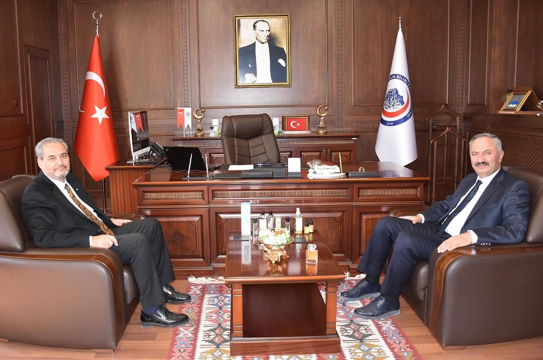 Afyonkarahisar Sağlık Bilimleri Üniversitesi Rektörü Adem Aslan, Anayasa Mahkemesi Üyesi Yılmaz Akçil'i Ağırladı