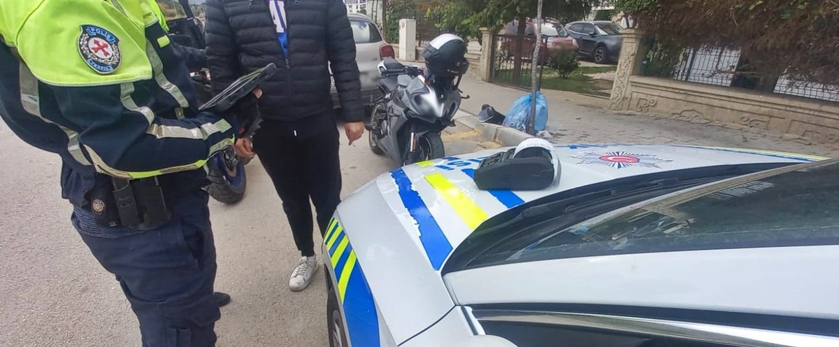 Motosiklet Sürücüsüne Plaka Manipülasyonu ve Trafik İhlalleri Nedeniyle 7 Bin Lira Ceza