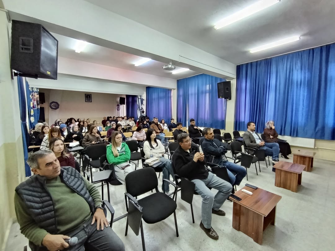 AKÜ'de Erasmus+ Staj Süreçleri Öğrencilere Anlatıldı