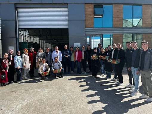 Sandıklı MYO Öğrencileri Sera İşletmelerinde Teknik Gezi Düzenledi