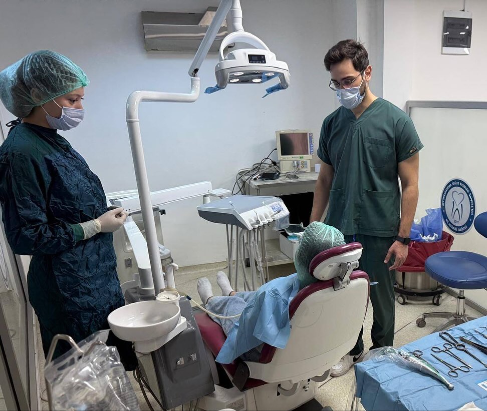 AFSÜ'de Randevusuz Diş Muayenesi Dönemi Başladı