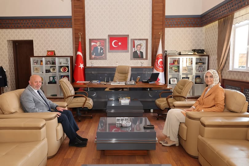 Afyonkarahisar Valisi Yiğitbaşı, Umre Dönüşü İl Genel Meclisi Başkanı Siper'i Ziyaret Etti