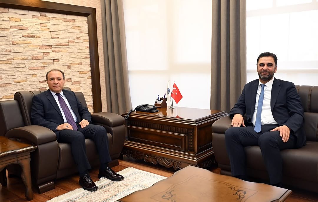 Afyonkarahisar Gençlik ve Spor İl Müdürü Nedim Aslan, AKÜ Rektörü Karakaş'ı Ziyaret Etti