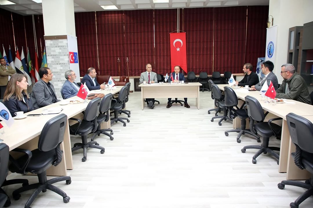 AKÜ'de Uluslararası İlişkiler Merkezi Yeni Dönem Toplantısını Yaptı