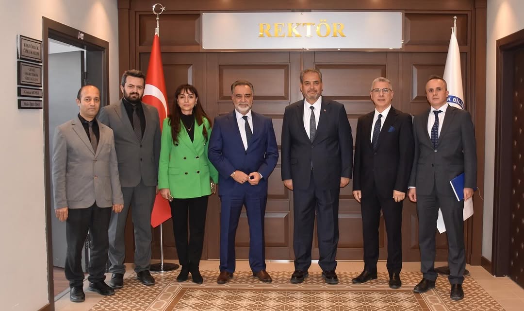 AFSÜ Rektörü Prof. Dr. Adem Aslan'a Diş Hekimliği Fakültesi'nden Tebrik Ziyareti