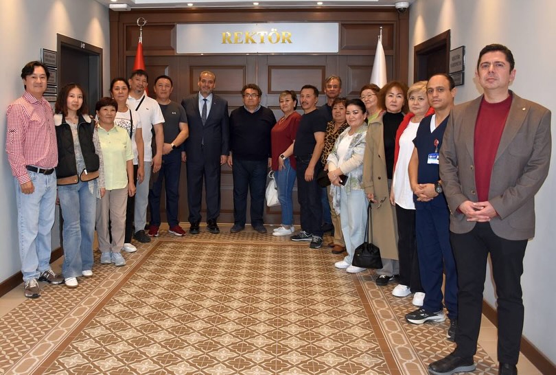 Kazakistanlı Sağlık Heyeti, Afyonkarahisar'da Sağlık Turizmi İş Birliğini Görüştü