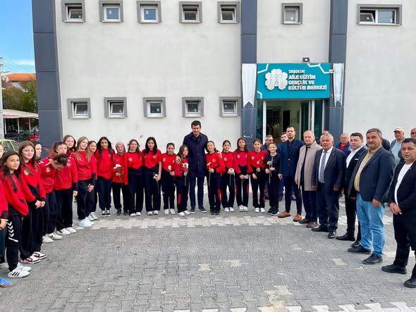 Taşoluk Spor Kulübü'nün Başarılı Sporcuları Ödüllendirildi