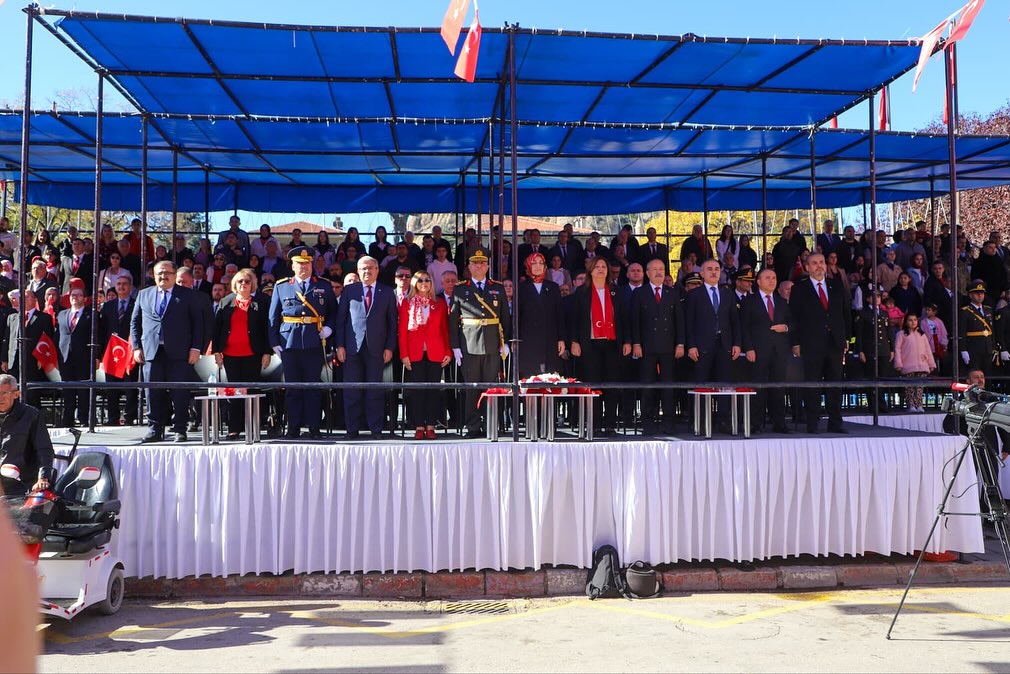 Afyonkarahisar'da Cumhuriyet Bayramı Coşkusu Protokol Katılımıyla Kutlandı