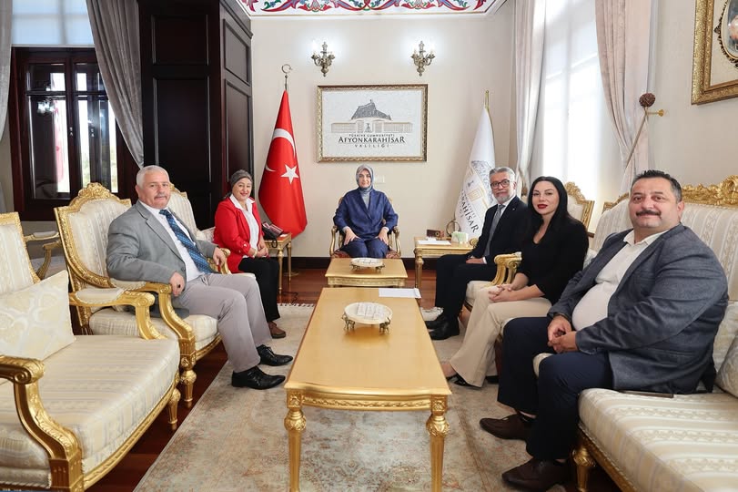 Afyonkarahisar Valisi Yiğitbaşı, Antalya Afyonkarahisarlılar Dernek Başkanı'nı Kabul Etti