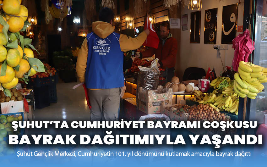 Şuhut’ta Cumhuriyet Bayramı Coşkusu Bayrak Dağıtımıyla Yaşandı