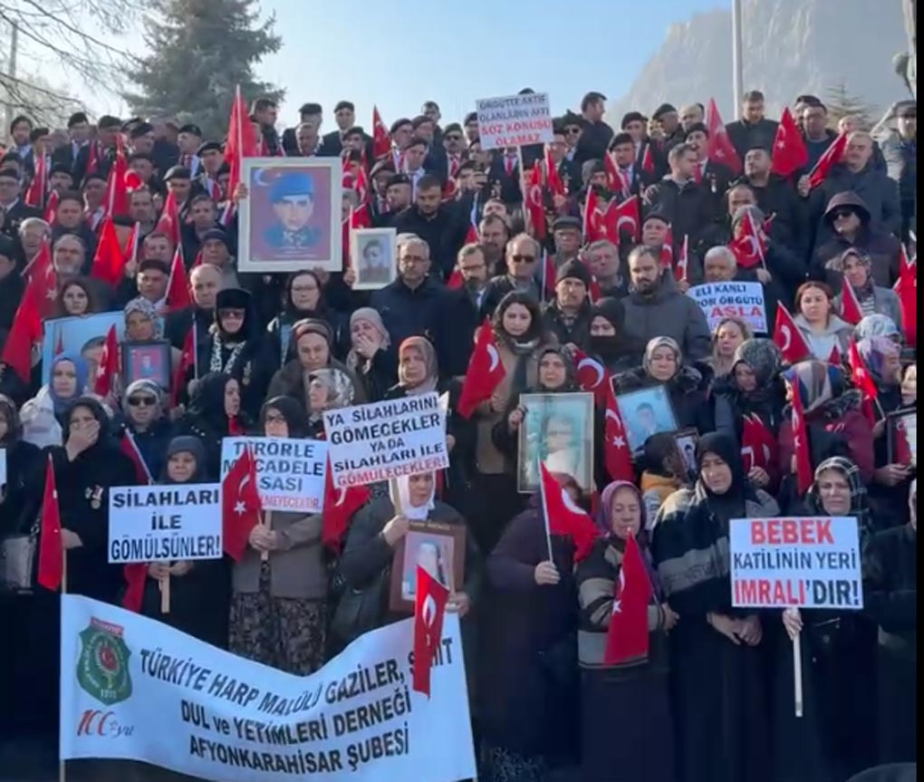 Şehit Ailelerinden Terör Eylemi! “Vatana İhanetin Affı Olmaz”