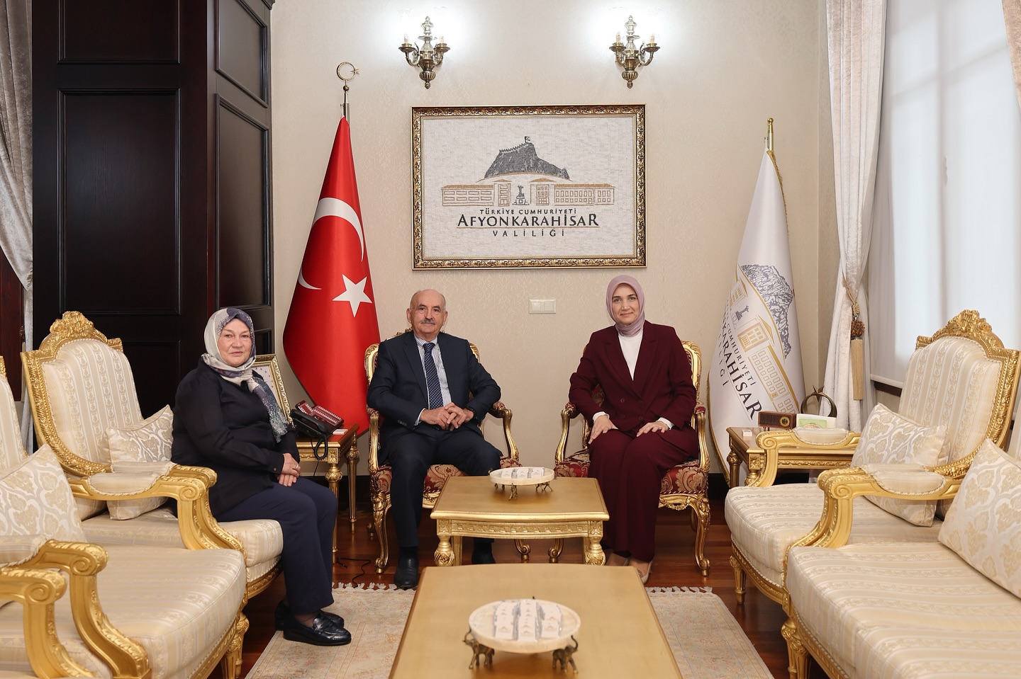 Vali Yiğitbaşı, Eski Bakan Müezzinoğlu'nu Makamında Ağırladı