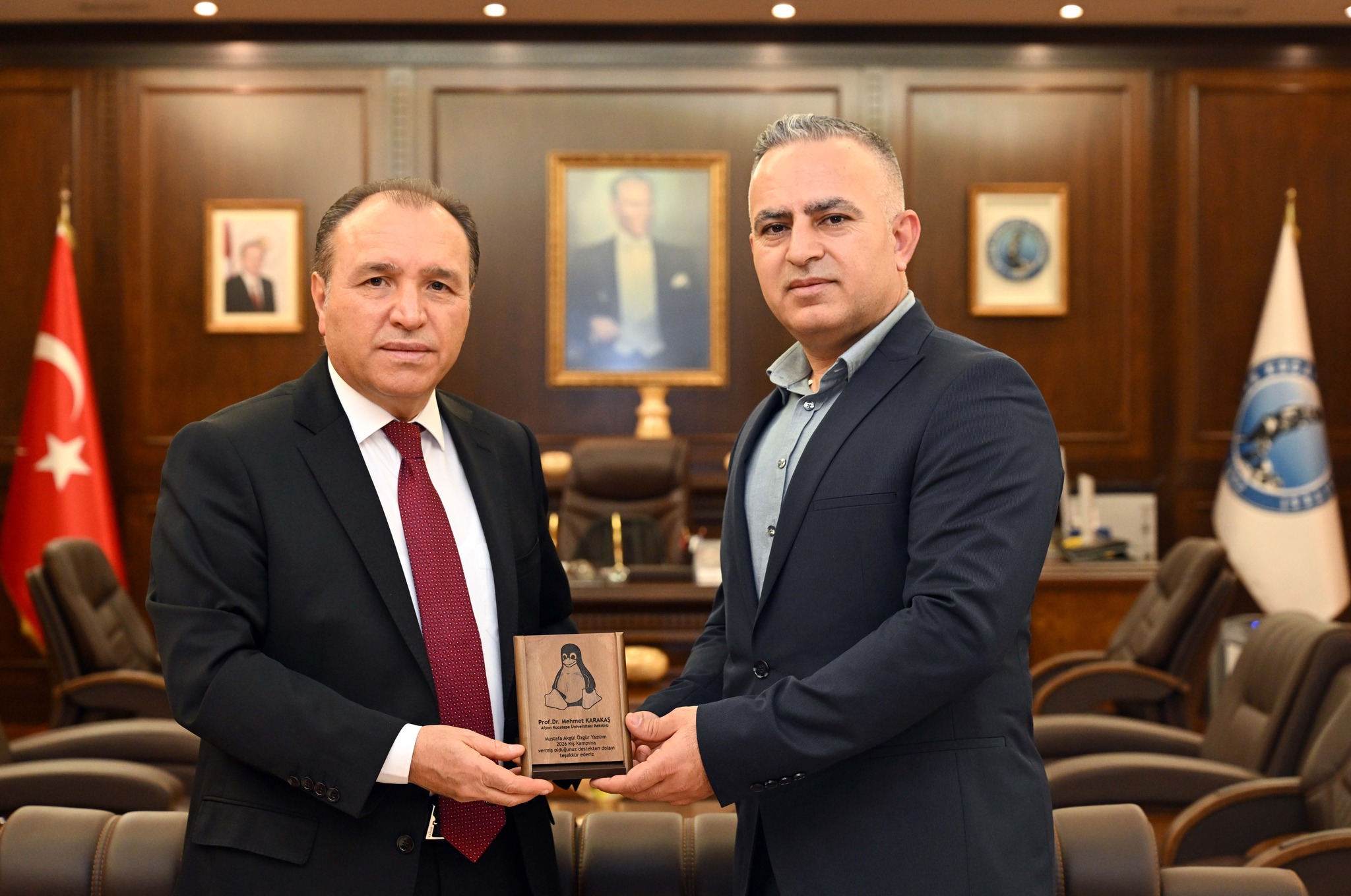 Rektör Karakaş'a Özgür Yazılım Kampı Teşekkürü