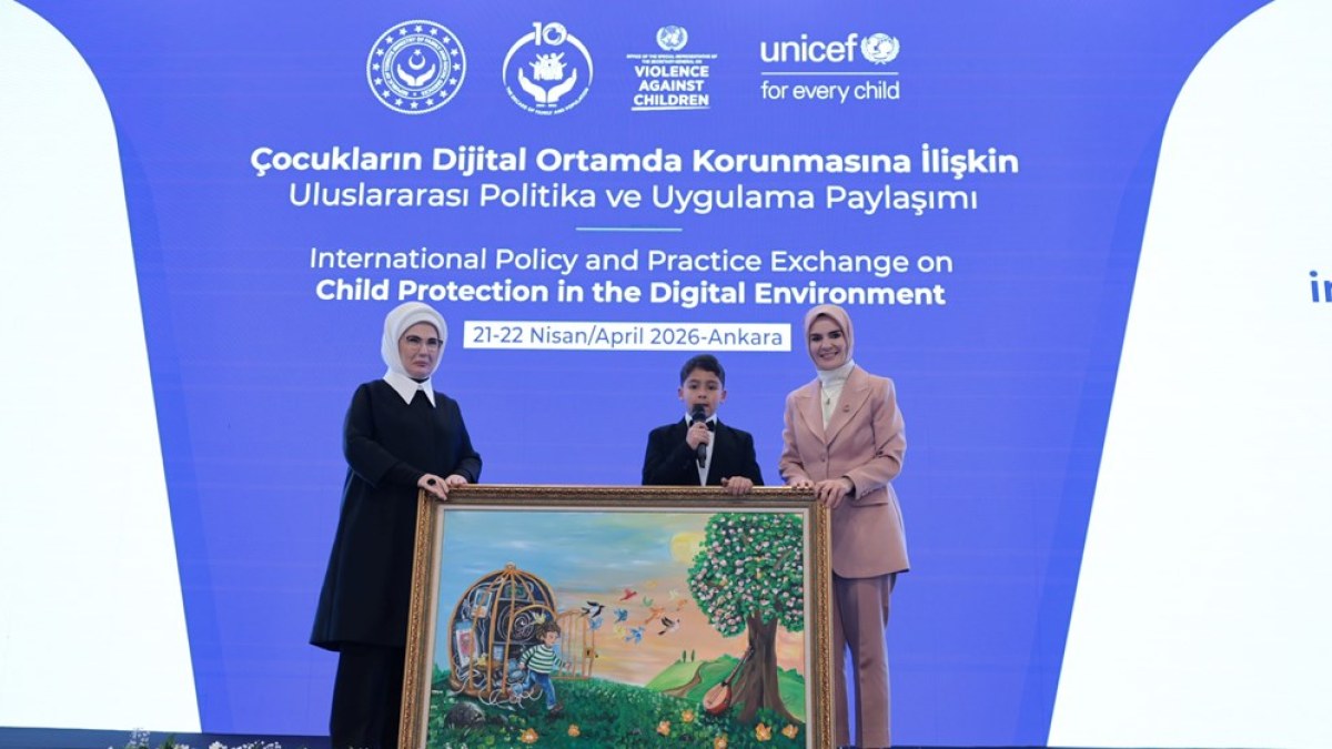 Emine Erdoğan ve Bakan Göktaş,