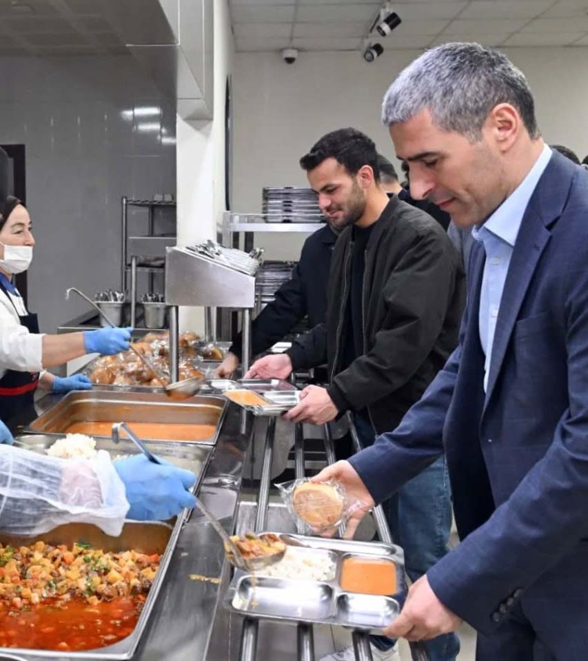 Vali Aktaş ve Rektör Karakaş, Öğrencilerle iftar yaptı